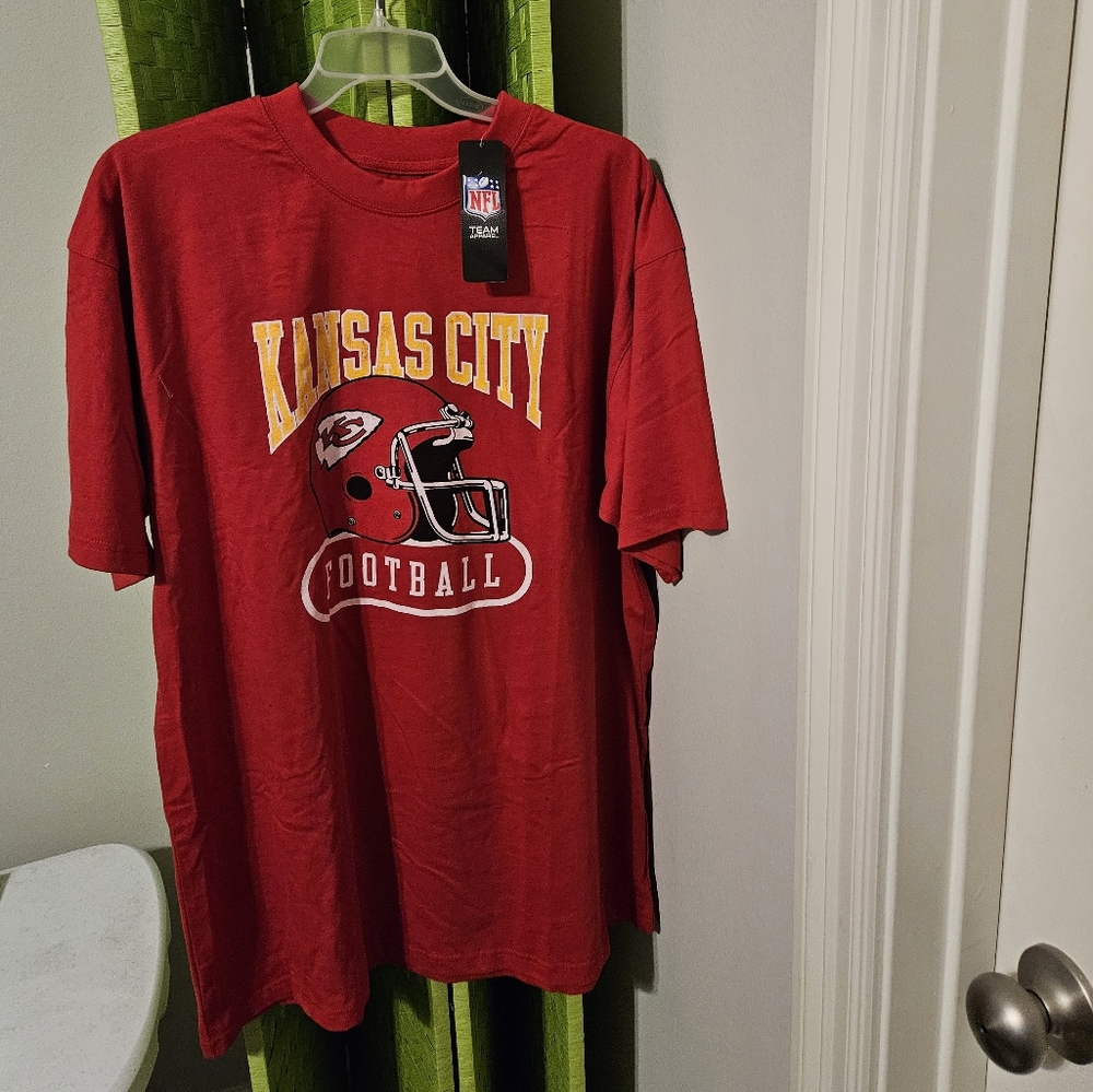 NWT KANSAS CITY FOOTBALL T-SHIRT